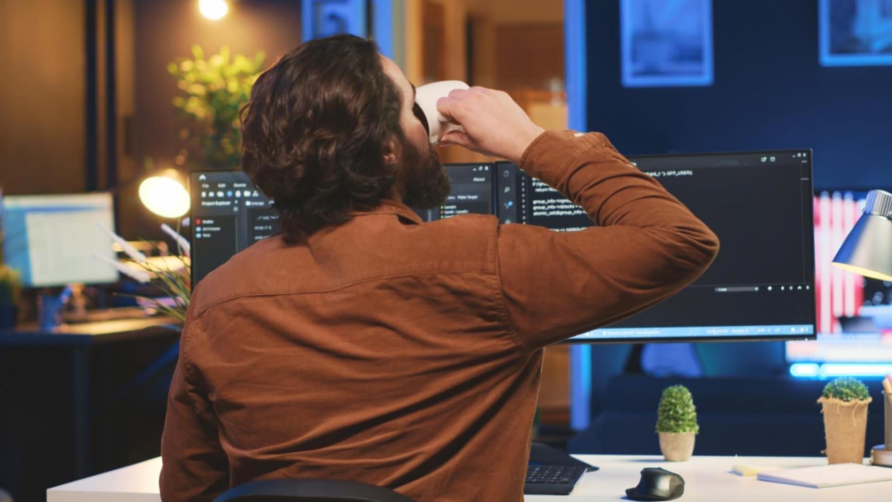 Close-up van code editor met JavaScript game development code, debugging console en browser preview van een casino game interface